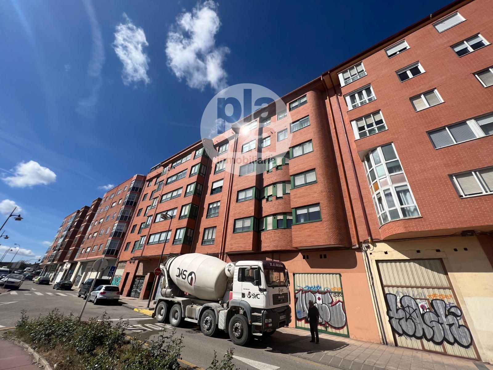 Vista exterior de Pis en venda en Burgos Capital amb Calefacció, Terrassa i Traster