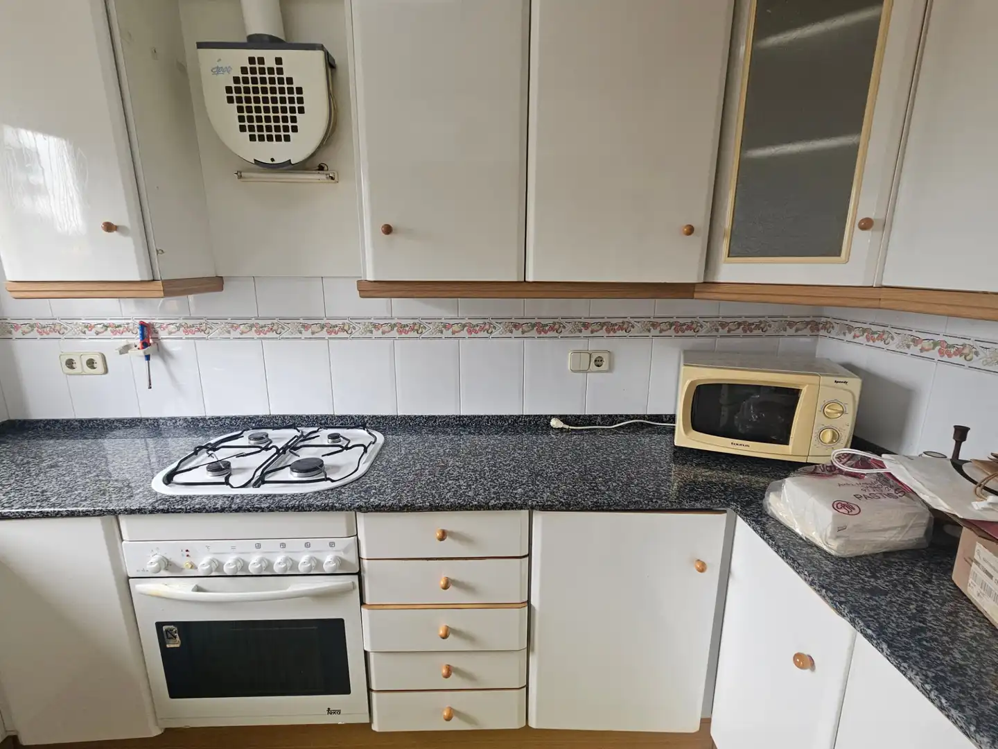Kitchen of Flat for sale in Sabadell  with Air Conditioner, Heating and Oven