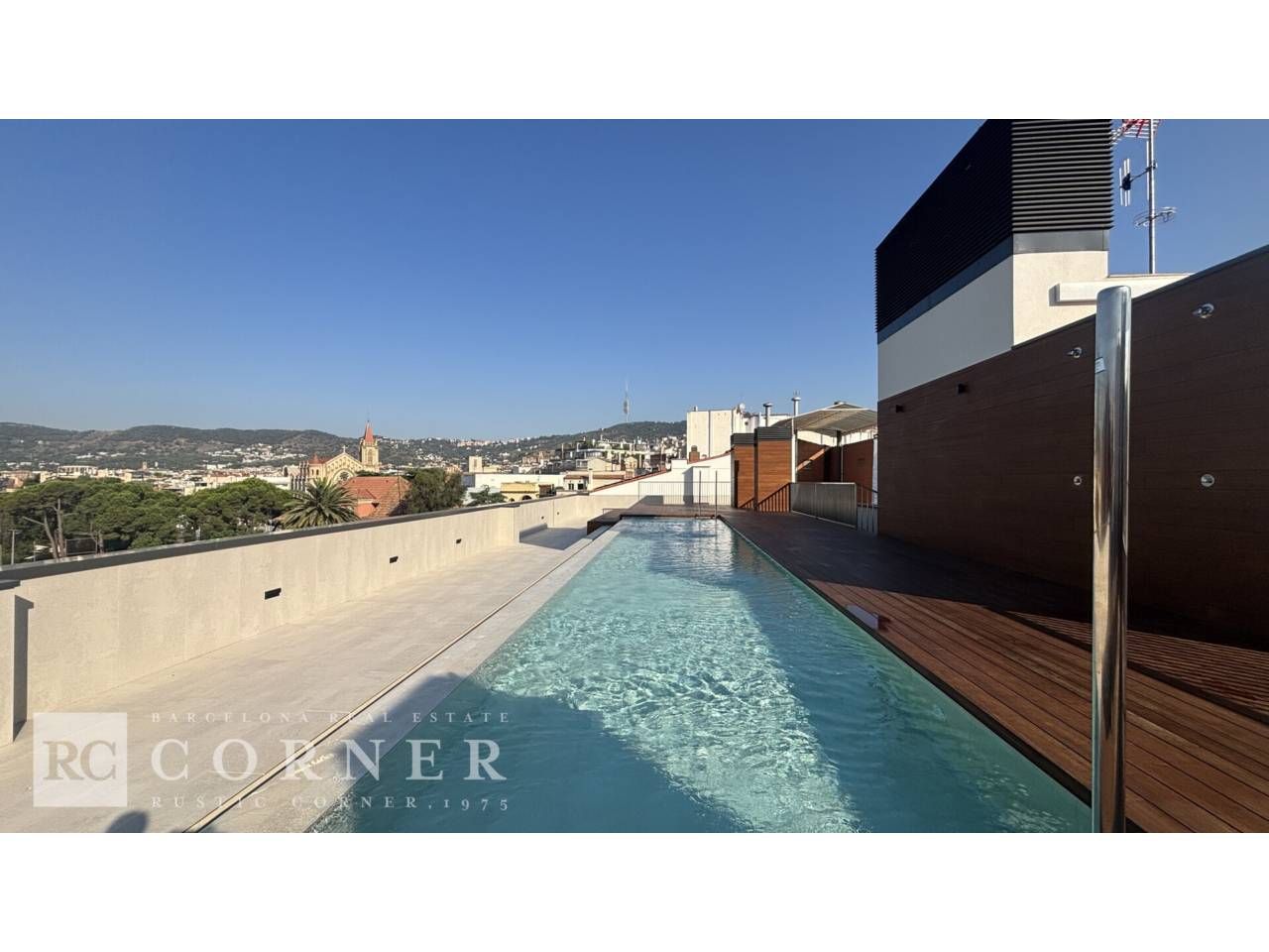 Piscina de Pis en venda en  Barcelona Capital amb Aire condicionat, Calefacció i Terrassa