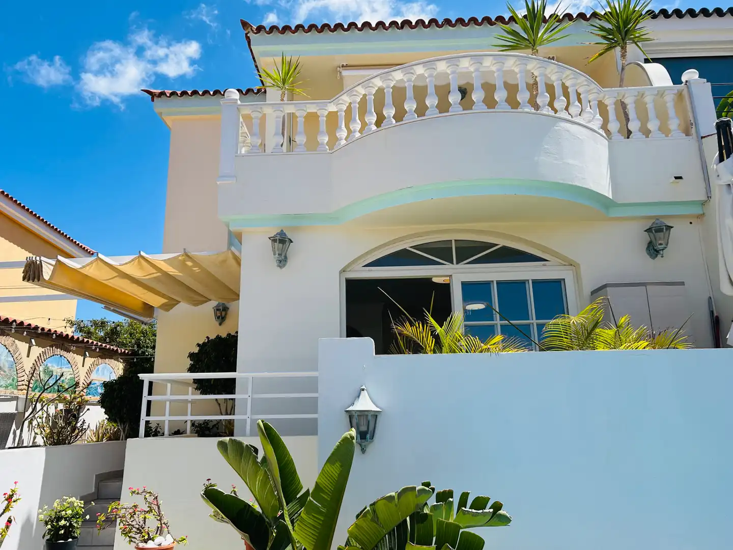 Vista exterior de Casa o chalet en venta en San Bartolomé de Tirajana con Aire acondicionado, Jardín privado y Terraza