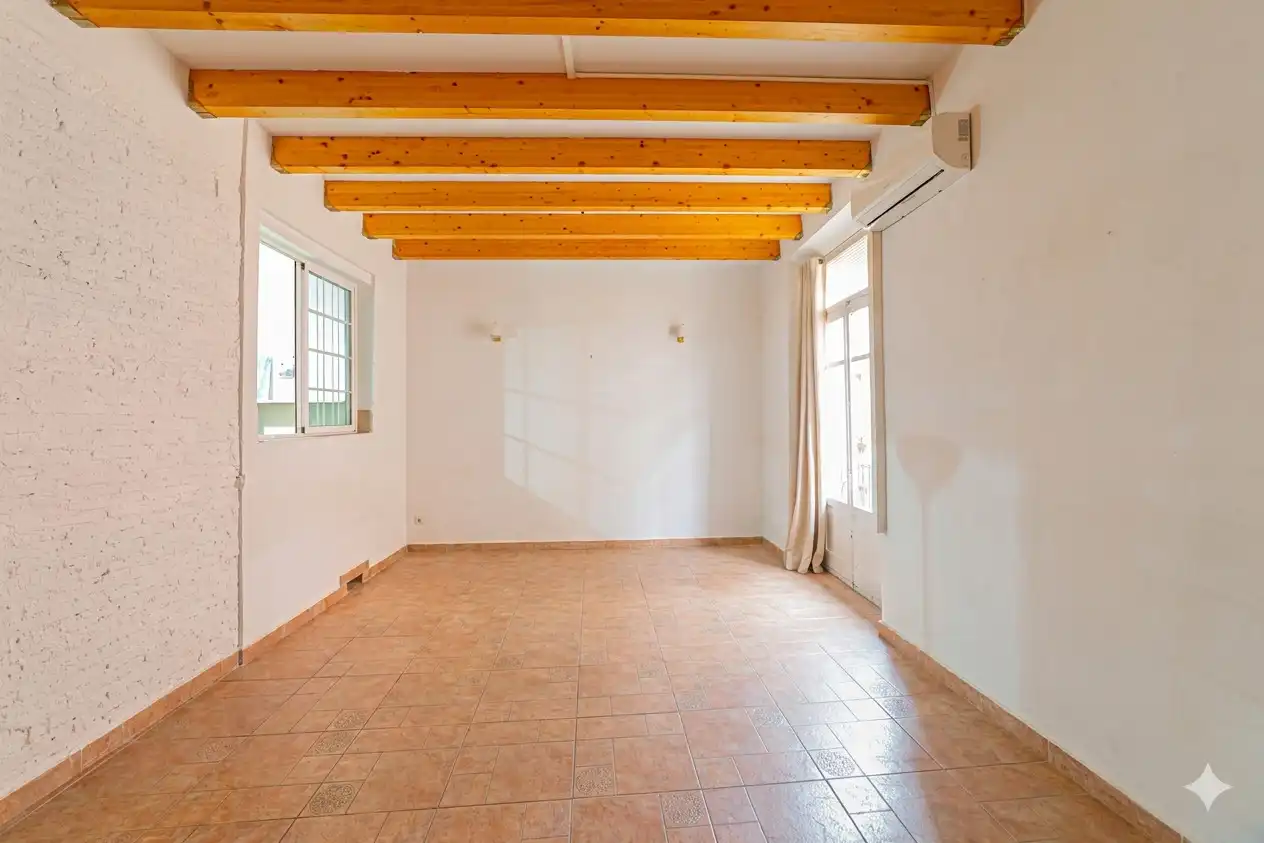 Piso con terraza en venta en Ciutat Vella, imagen 2