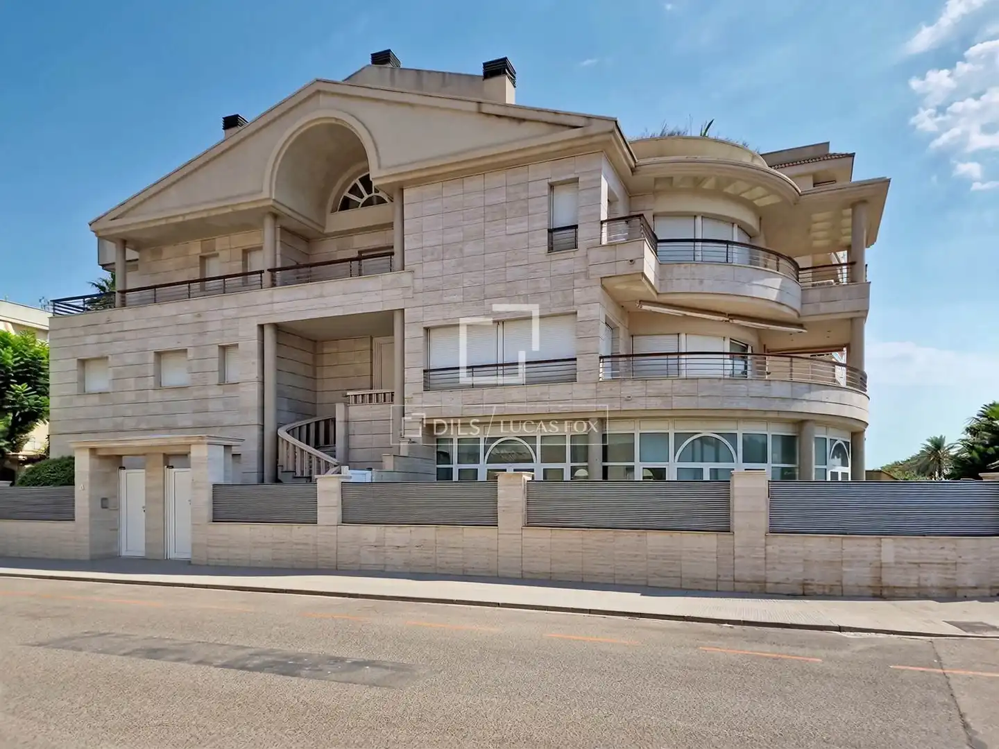 Außenansicht von Haus oder Chalet zum Verkauf in Calafell mit Klimaanlage, Heizung und Privatgarten