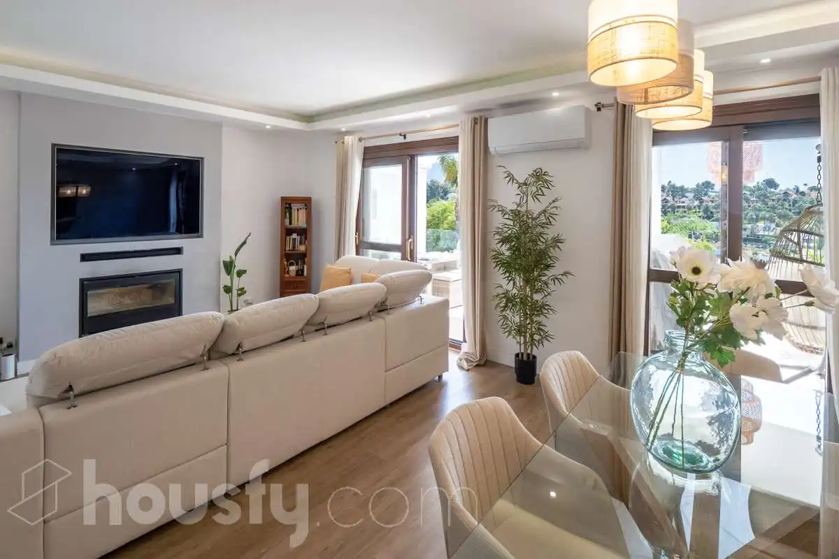 Living room of Houses for sale in Estepona  with Air Conditioner, Heating and Private garden