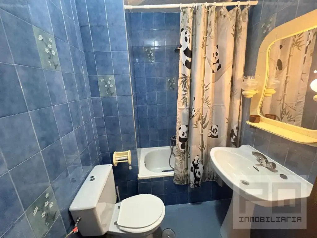 Bathroom of Flat for rent in Las Navas del Marqués 