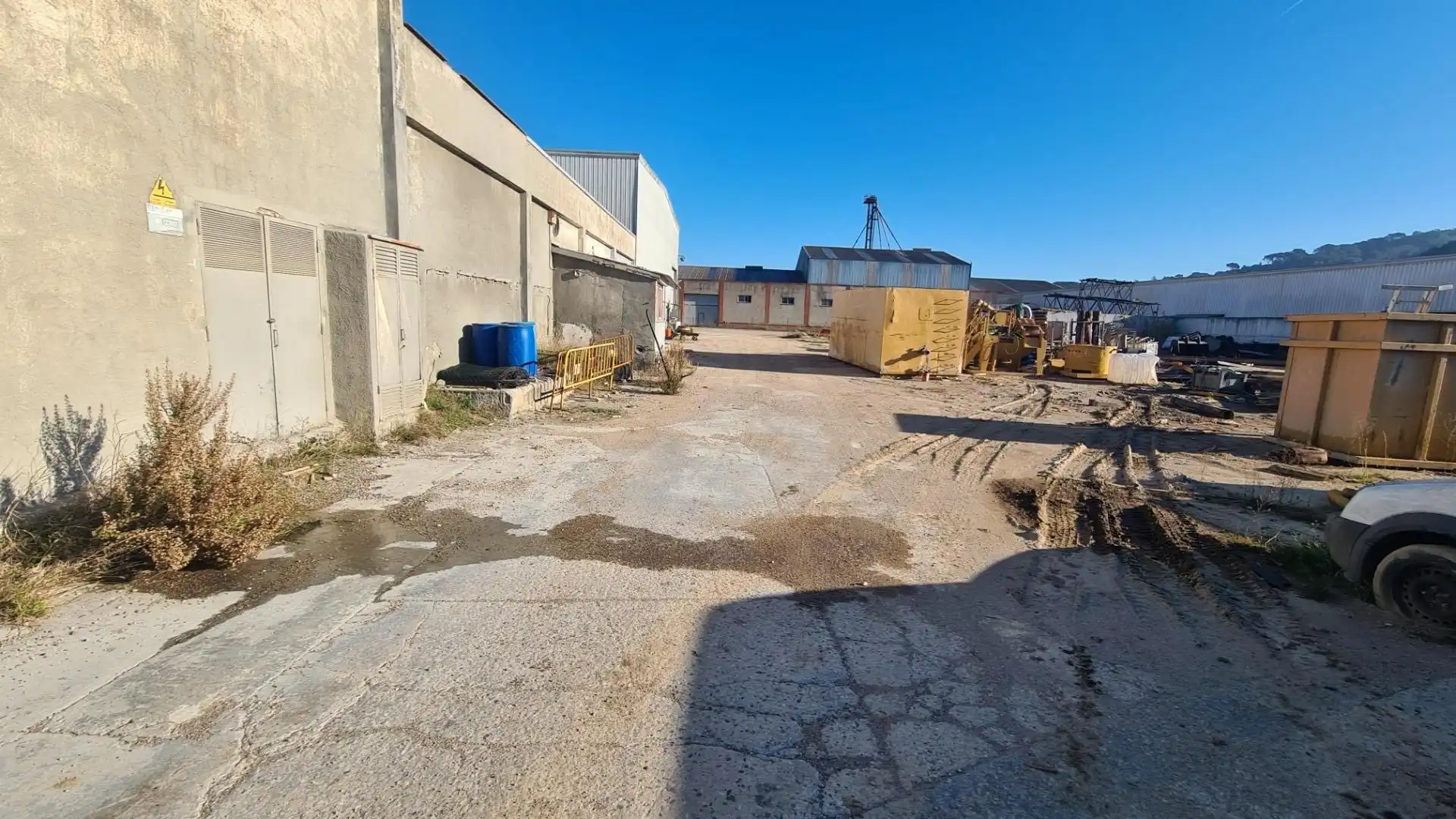 Außenansicht von Fabrikhallen zum Verkauf in Sant Celoni