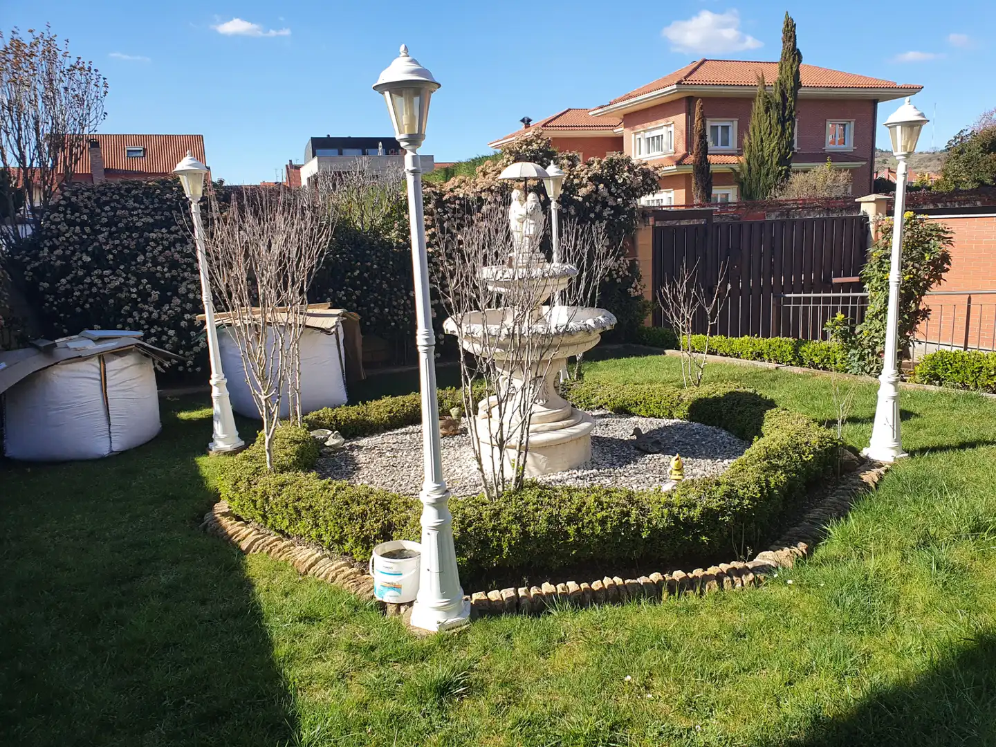Jardí de Casa o xalet en venda en León Capital  amb Calefacció, Jardí privat i Forn