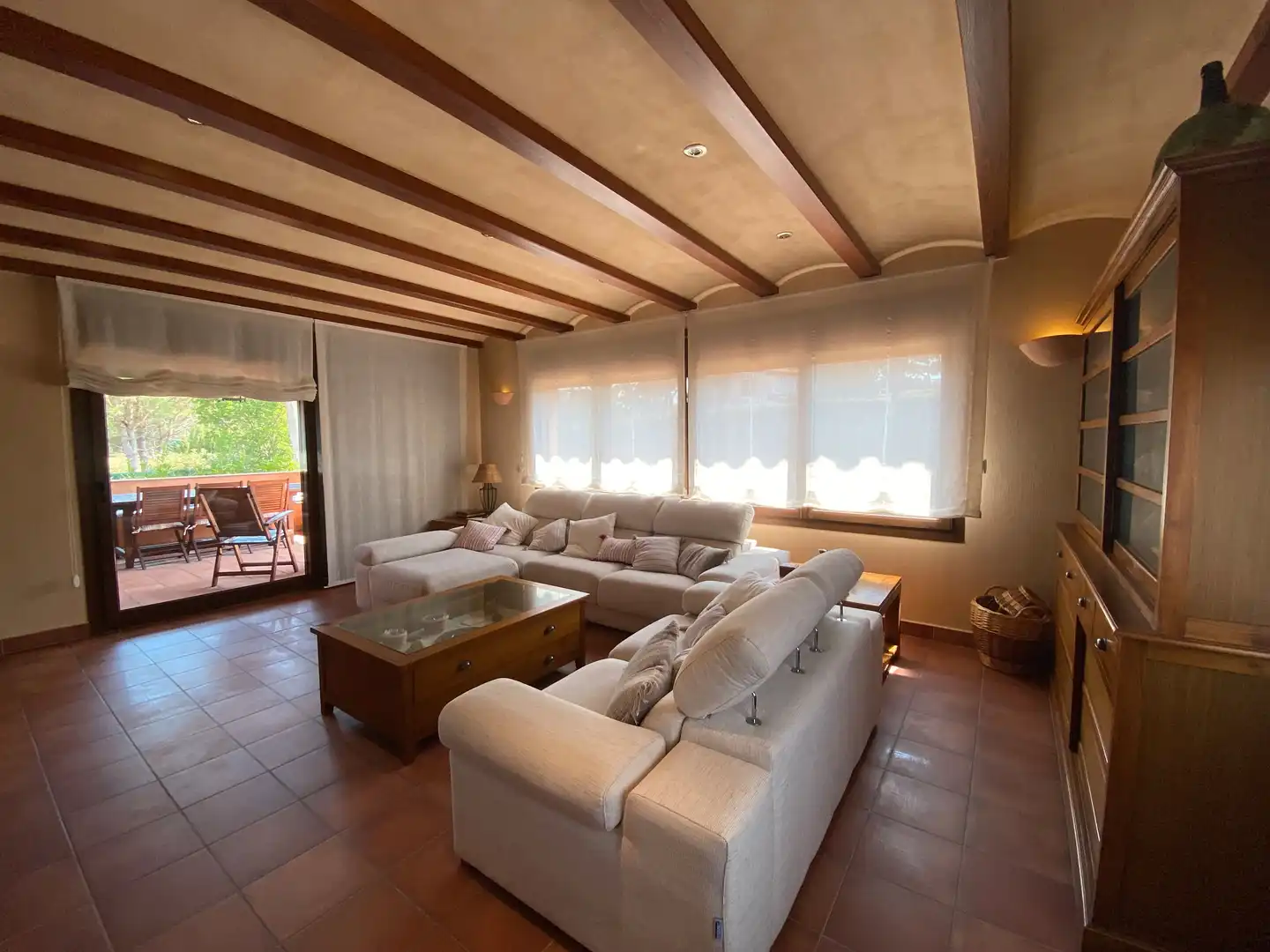 Sala de estar de Casa o chalet en venta en Mont-ras con Aire acondicionado, Calefacción y Jardín privado