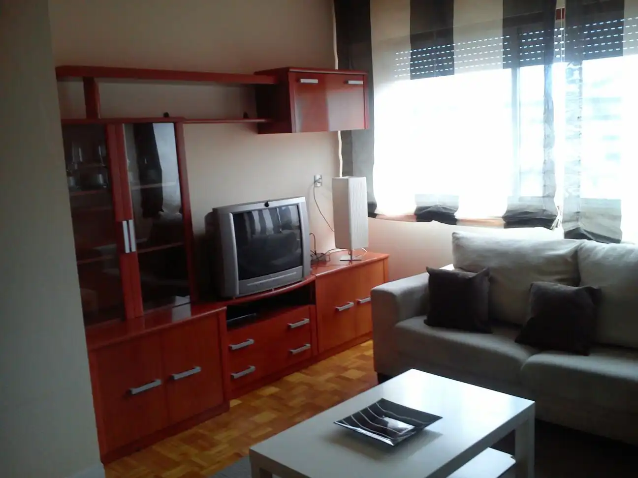 Living room of Flat for rent in Zaragoza  with Heating, Parquet flooring and Furnished