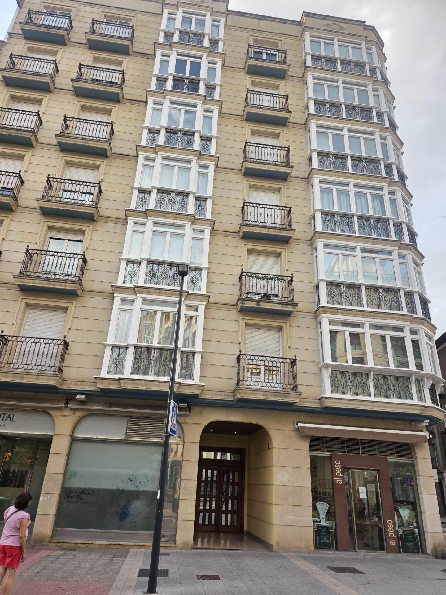 Vista exterior de Pis de lloguer en Burgos Capital amb Terrassa, Traster i Balcó