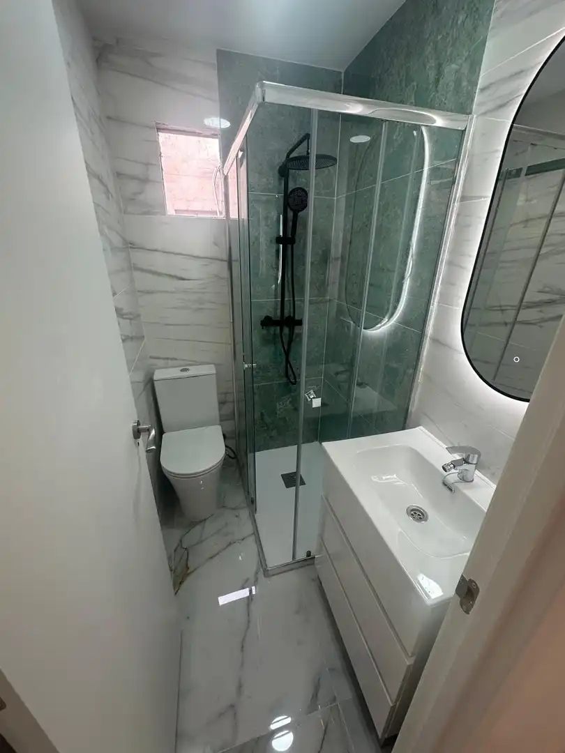 Badezimmer von Wohnungen zum Verkauf in Alicante / Alacant mit Klimaanlage und Heizung