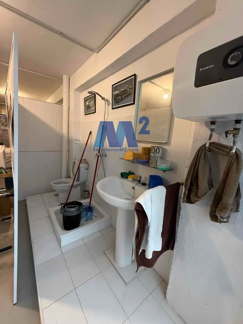 Baño de Nave industrial de alquiler en San Sebastián de los Reyes