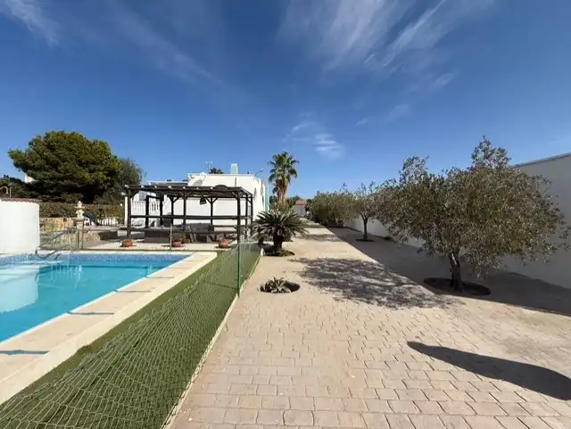Vista exterior de Casa o chalet en venta en Almería con Aire acondicionado, Jardín privado y Terraza