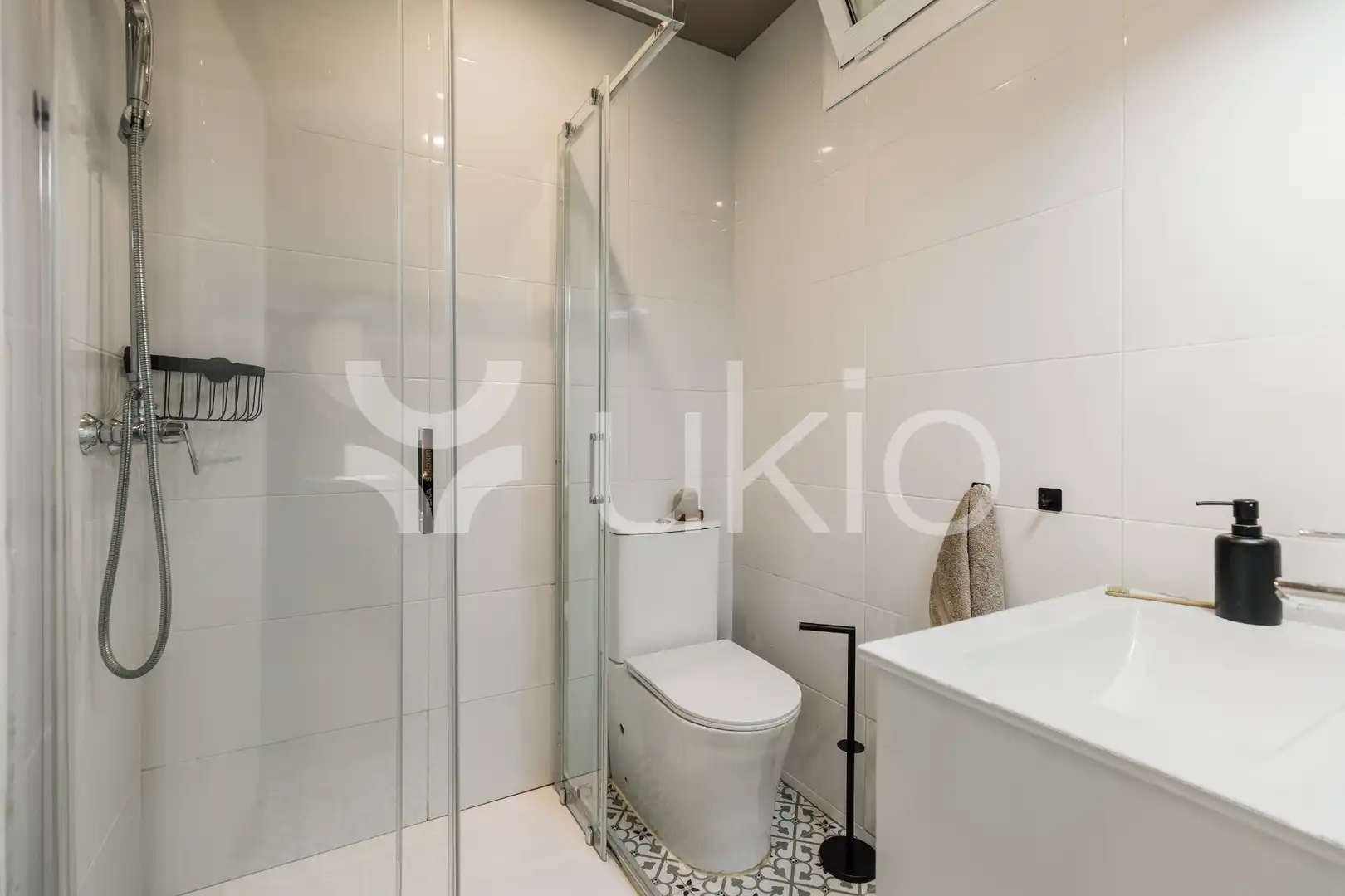 Bany de Apartament de lloguer en Barcelona amb Aire condicionat, Moblat i Forn