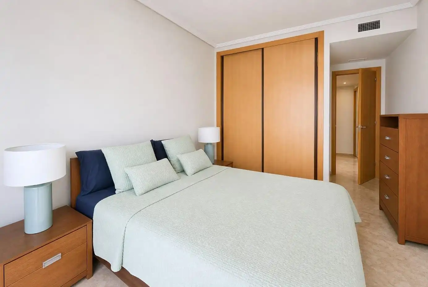 Habitación de Piso en venta en Alicante / Alacant con Aire acondicionado, Calefacción y Terraza