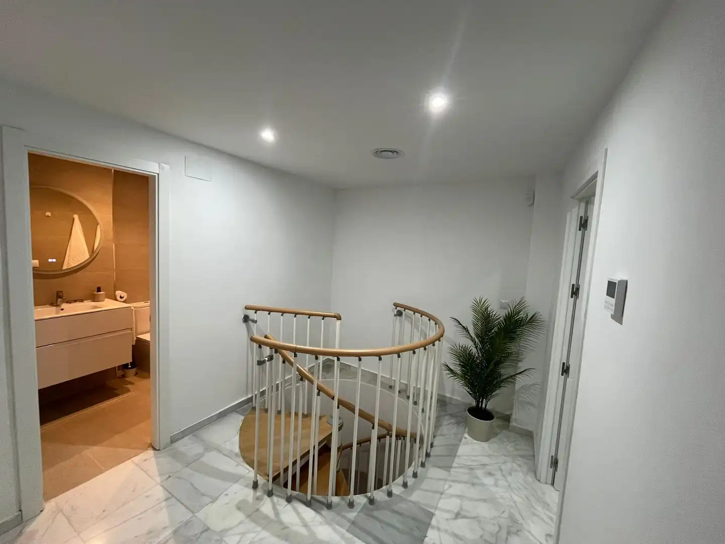 Maisonette zum Verkauf in Sevilla mit Klimaanlage, Möbliert und Balkon