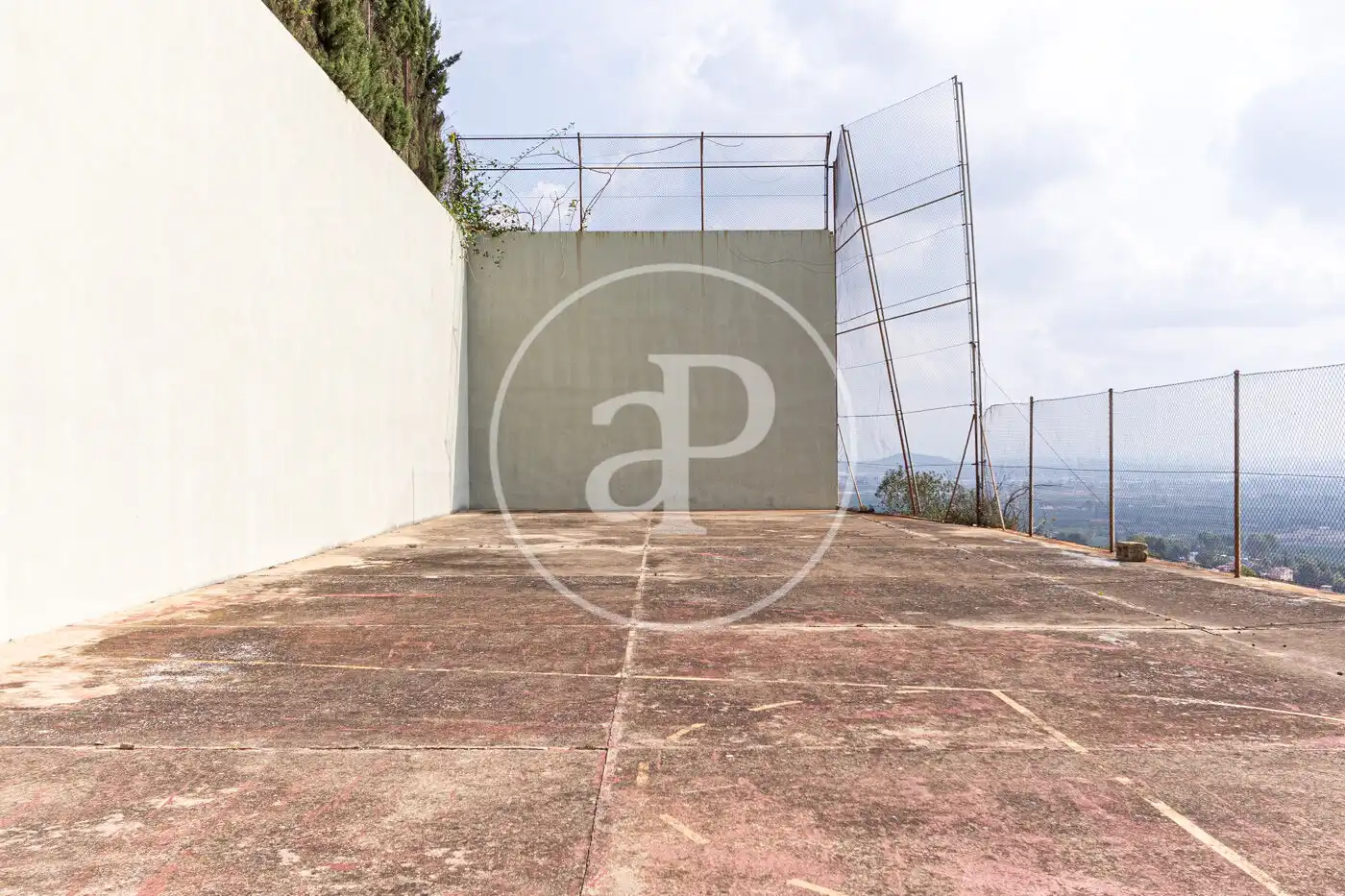 Parking of Houses for sale in Torrent  with Air Conditioner, Heating and Private garden