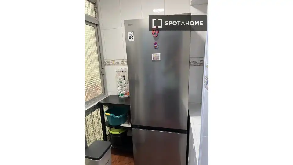 Cuina de Pis per a compartir en Santa Coloma de Gramenet amb Aire condicionat, Calefacció i Moblat