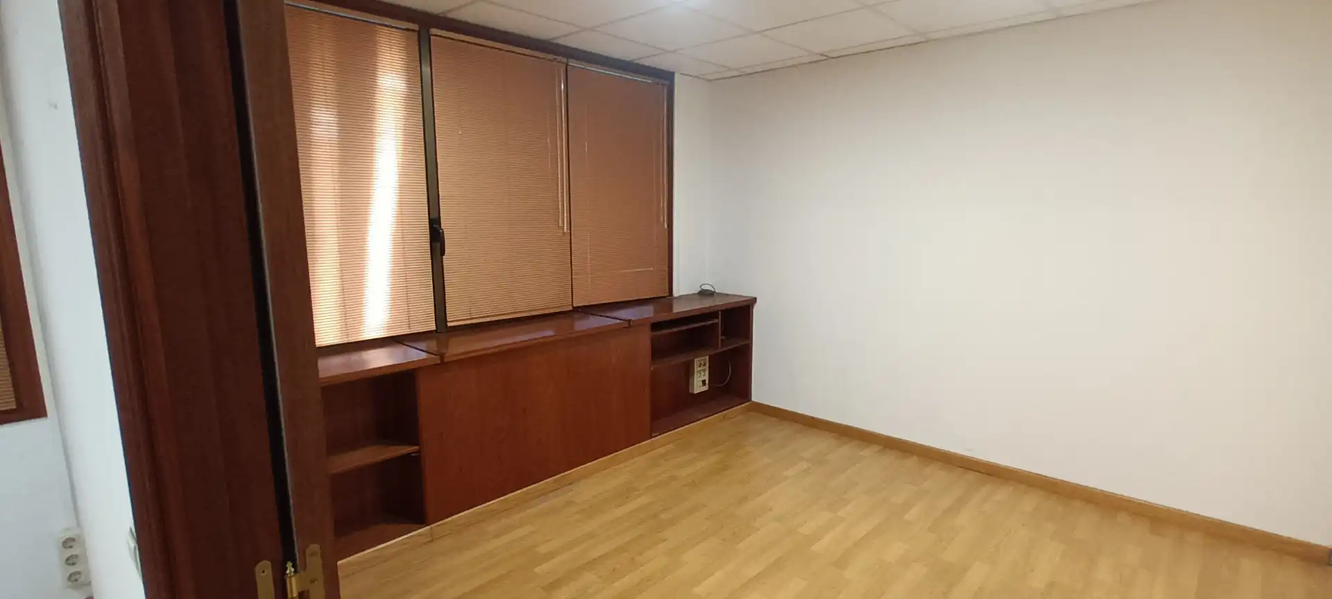 Office for sale in Vigo   with Storage room