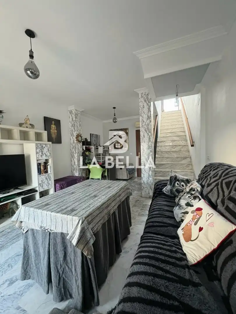 Houses for sale in Sevilla  with Air Conditioner and Furnished