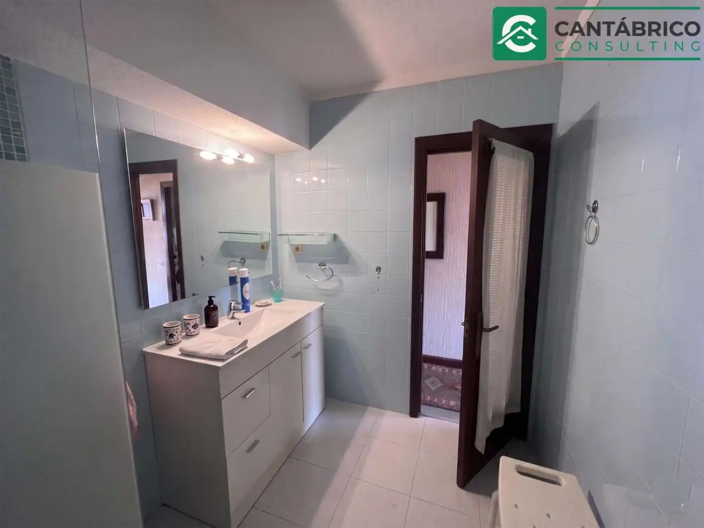 Bathroom of Flat for sale in Gijón   with Heating, Parquet flooring and Furnished
