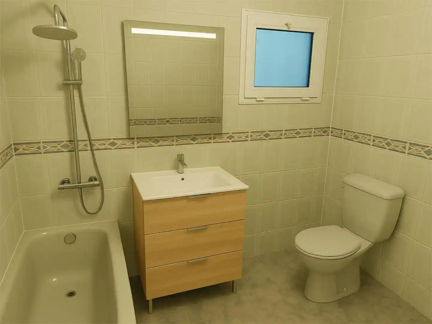 Bathroom of Flat for share in La Orotava  with Storage room and Furnished