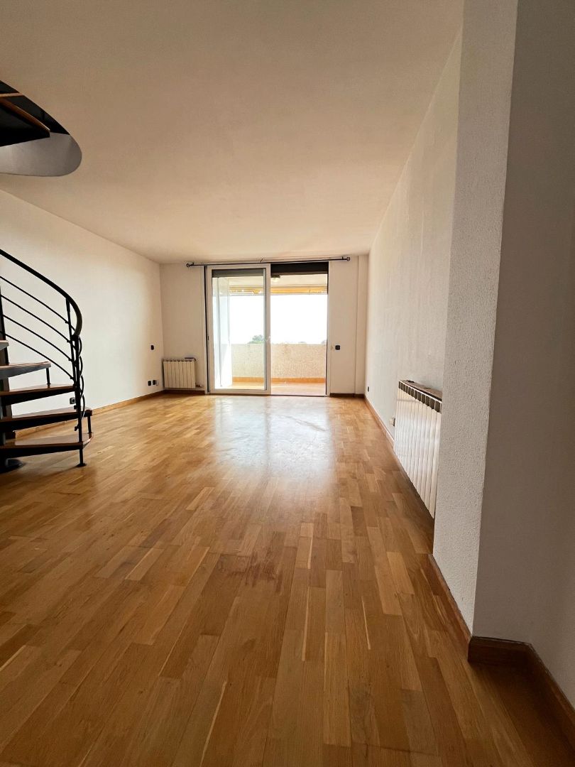 Sala de estar de Piso de alquiler en Castelldefels con Aire acondicionado, Calefacción y Jardín privado