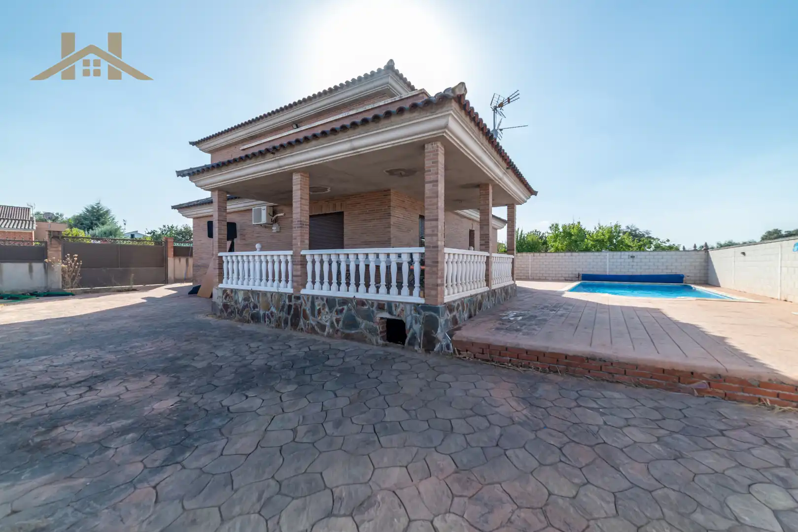 Vista exterior de Casa o xalet en venda en El Álamo amb Aire condicionat, Jardí privat i Piscina
