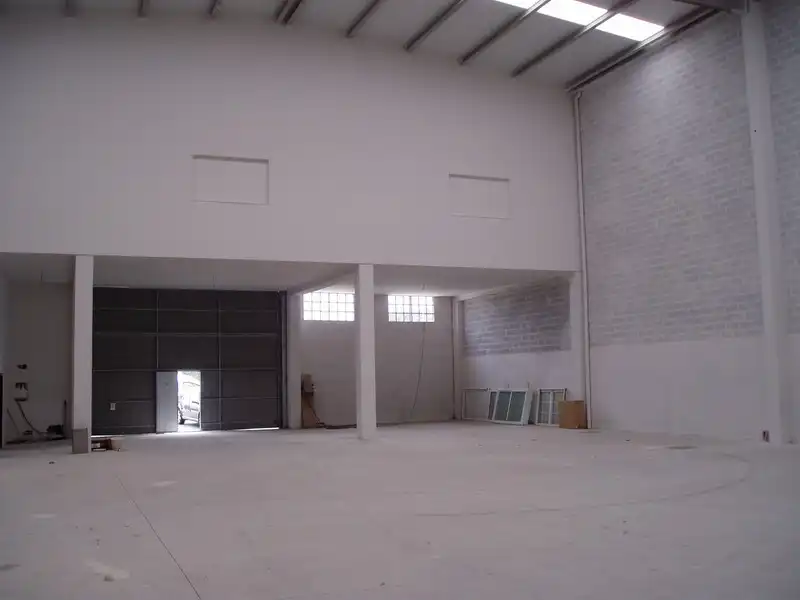 Nau industrial de lloguer en Almeiras