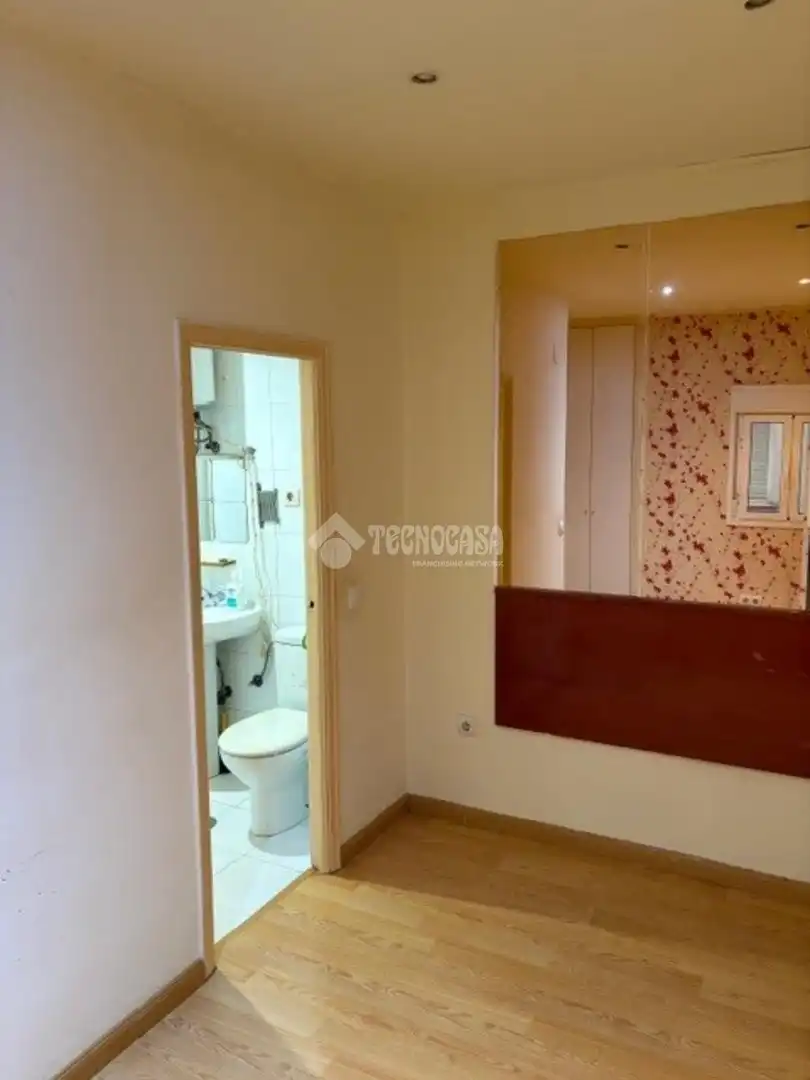 Bedroom of Flat for sale in Madrid