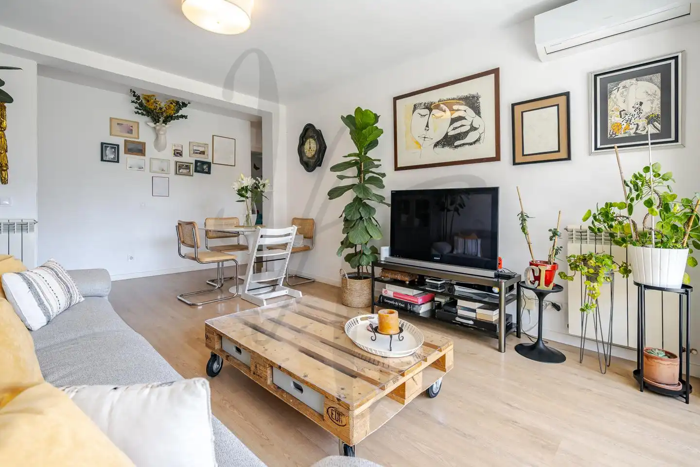 Flat for sale in Carril Del Conde, Canillas