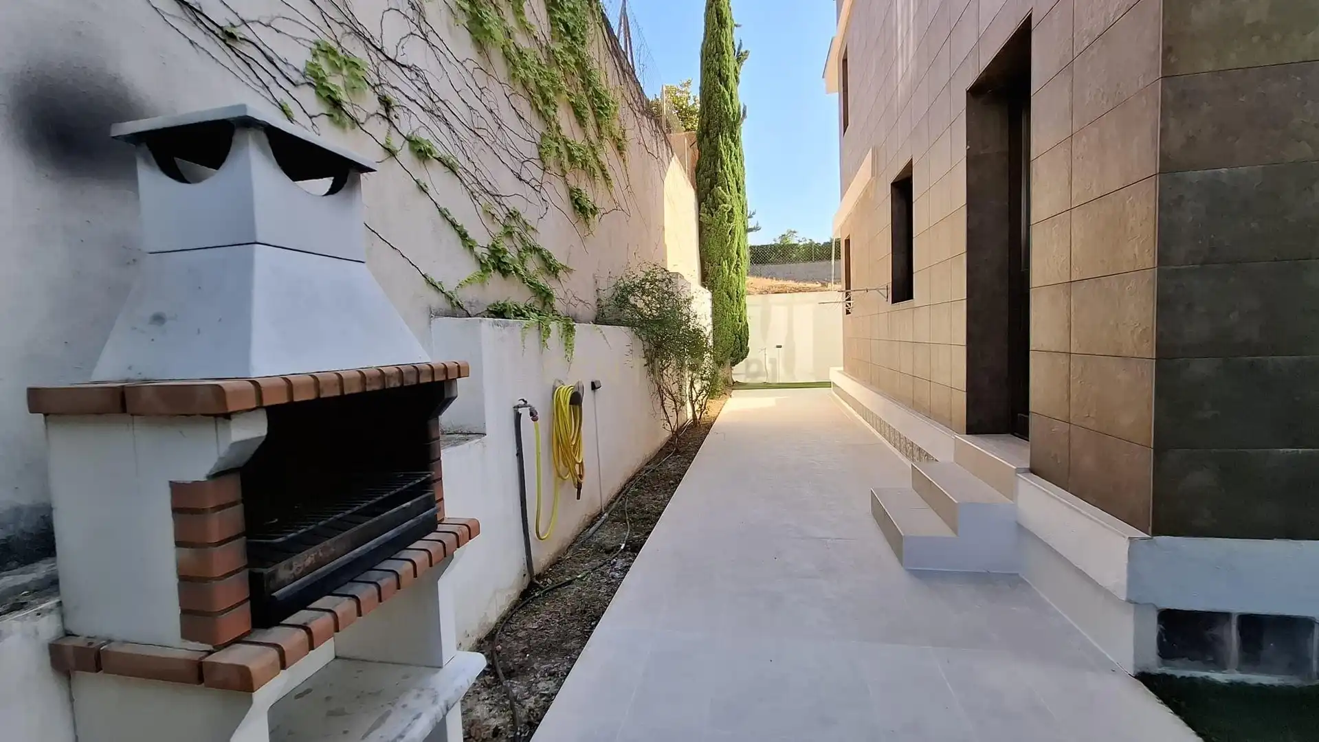 Terrassa de Casa o xalet en venda en La Zubia amb Aire condicionat, Jardí privat i Traster