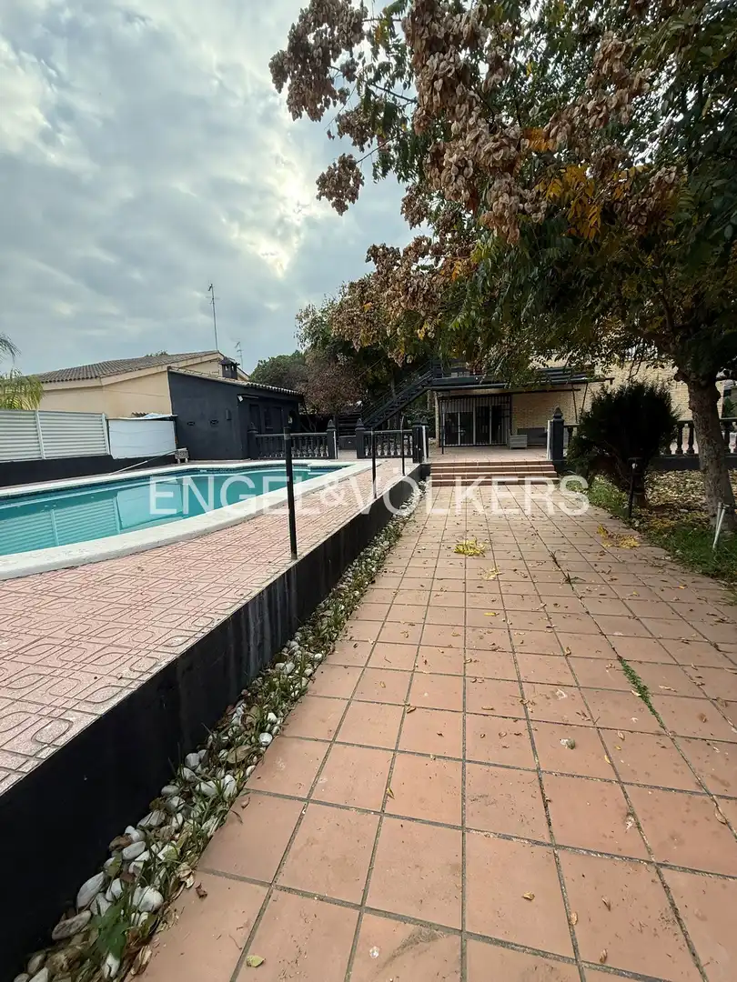 Piscina de Casa o chalet de alquiler en Paterna con Aire acondicionado, Calefacción y Jardín privado