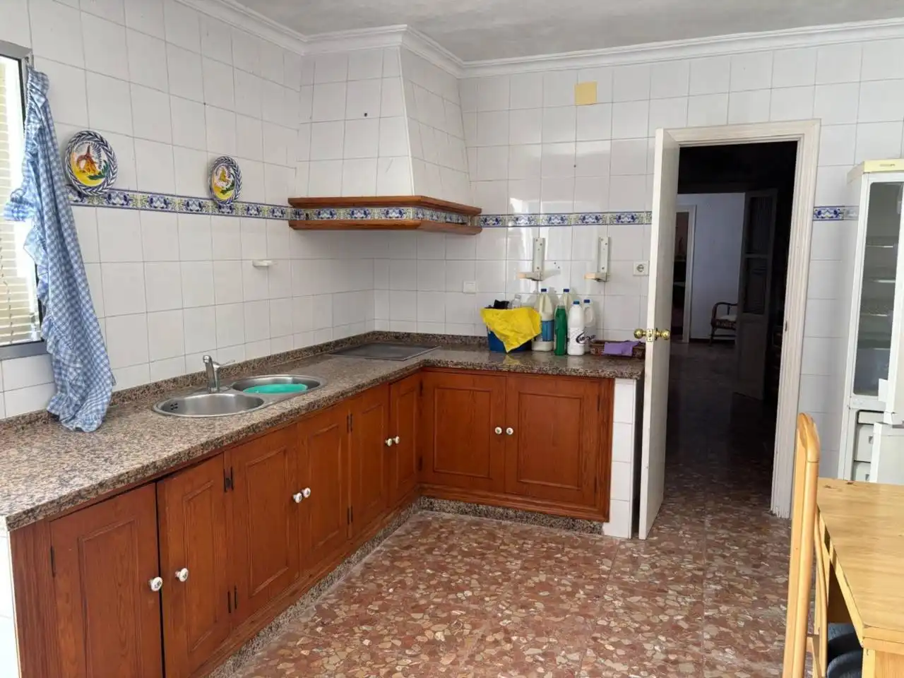 Cuina de Casa o xalet en venda en San Bartolomé de la Torre amb Terrassa