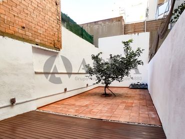 Baixos amb jardí de lloguer a Calle galileu