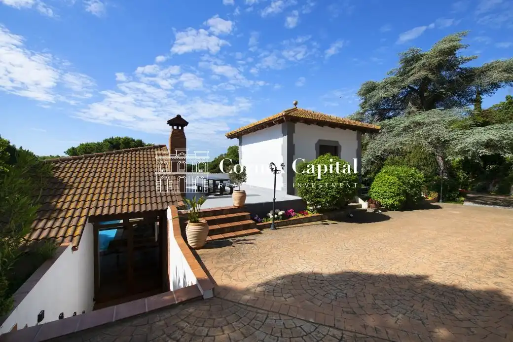 Country house zum Verkauf in Sant Andreu de Llavaneres mit Privatgarten, Terrasse und Schwimmbad