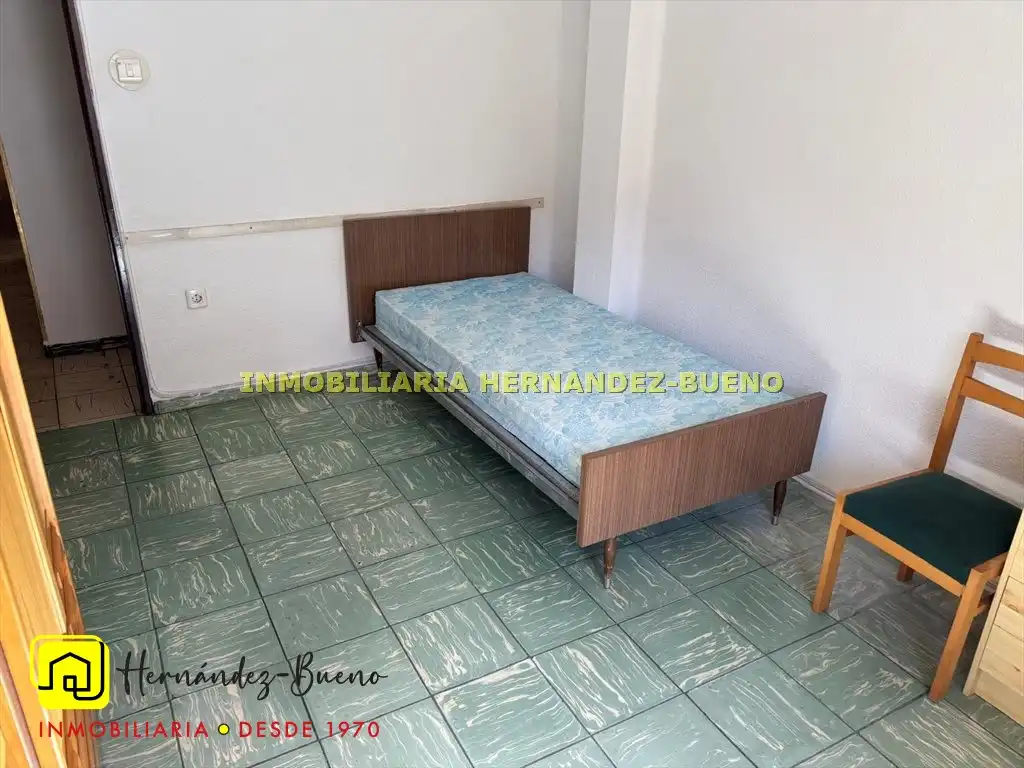 Dormitori de Pis en venda en San Bernardo - Carmelitas - Campus