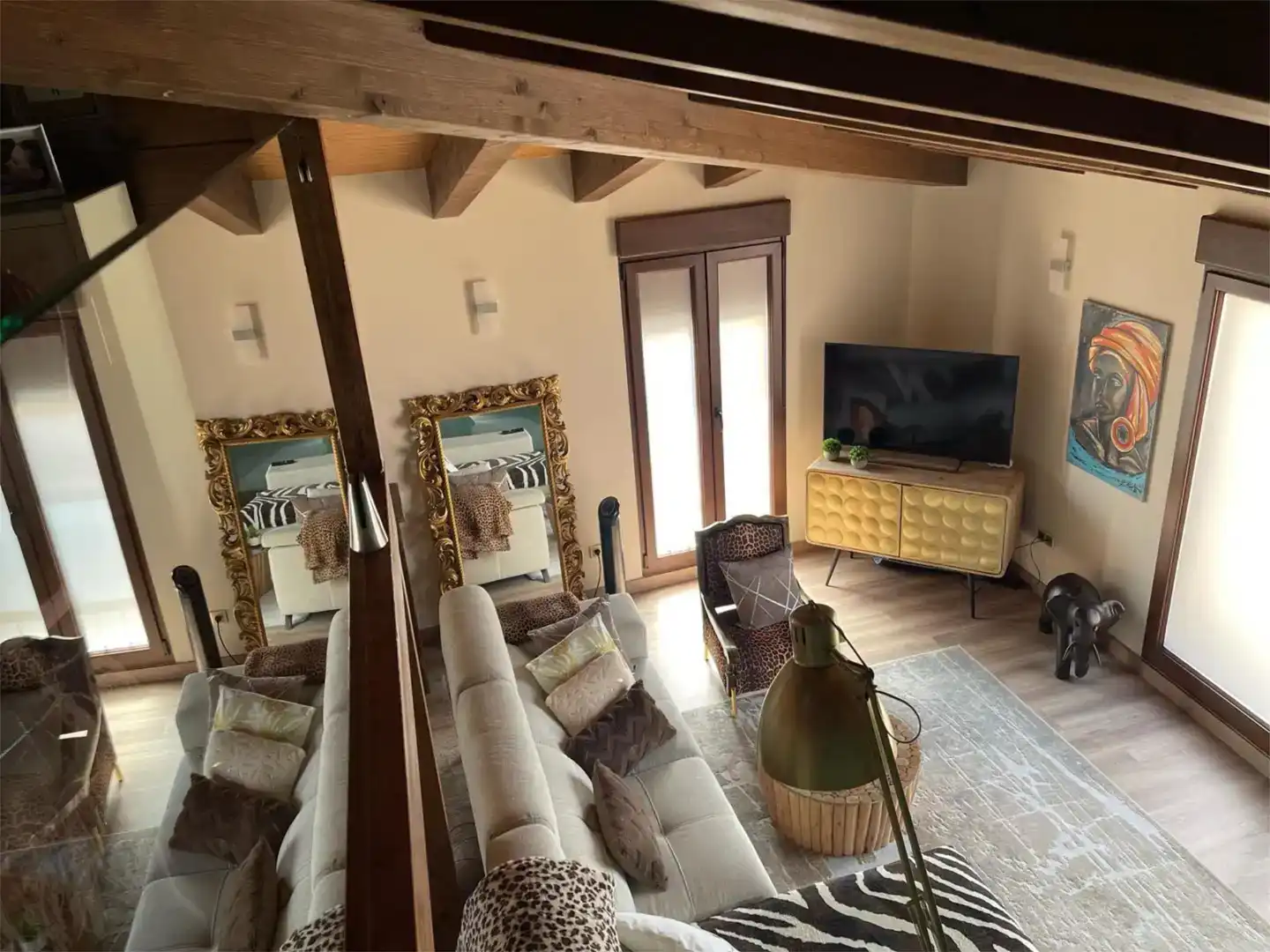 Sala d'estar de Casa o xalet en venda en Roales amb Aire condicionat, Parquet i Moblat