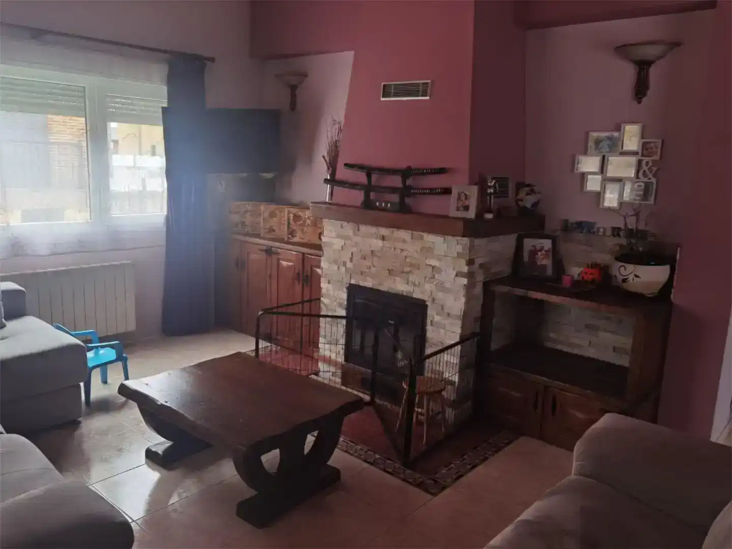 Sala d'estar de Casa o xalet en venda en Ponferrada amb Jardí privat i Moblat
