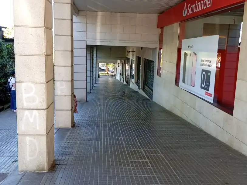 Commercial properties for rent in Cambre   with Furnished