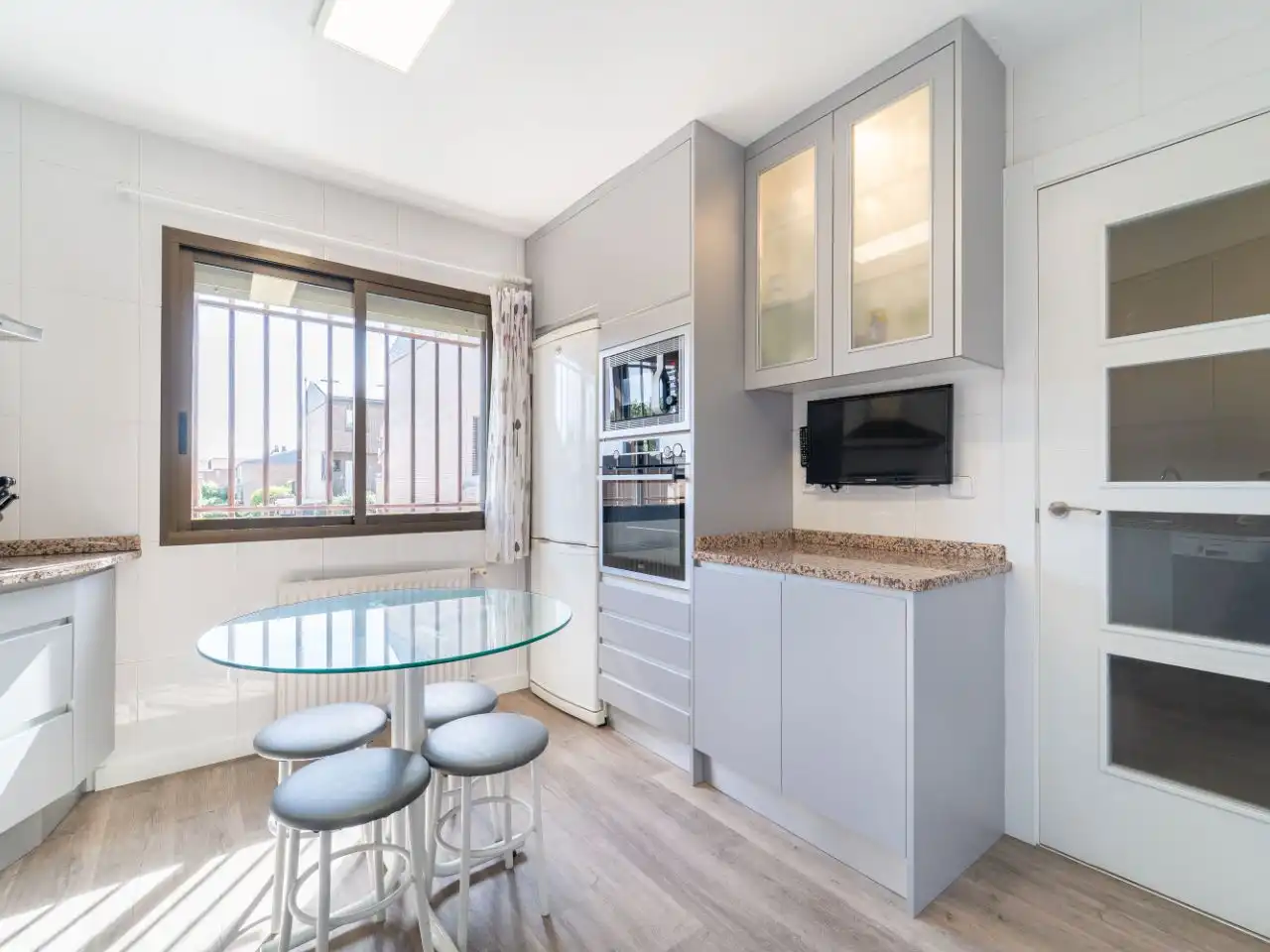 Kitchen of Houses for sale in Casco Antiguo