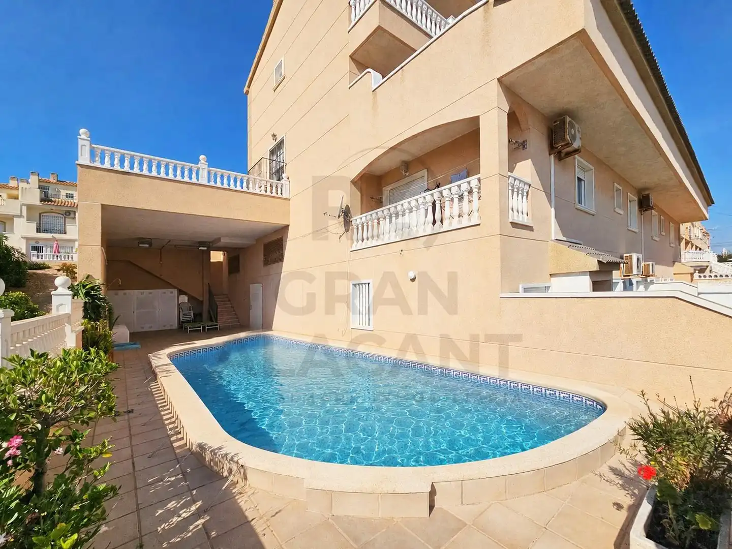 Piscina de Casa o xalet en venda en Santa Pola amb Calefacció, Terrassa i Traster