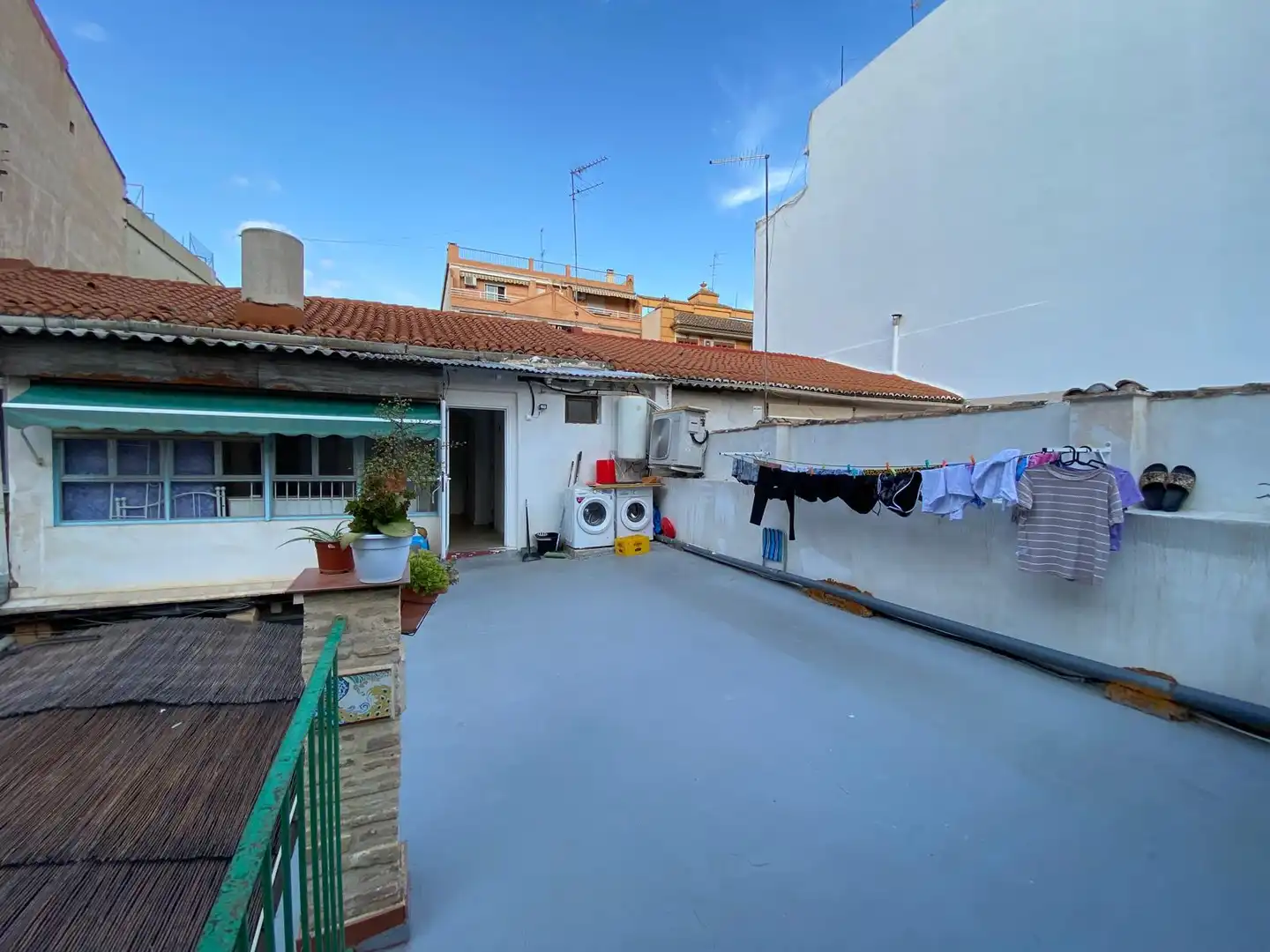Exterior view of Flat for sale in Burjassot  with Terrace and Balcony