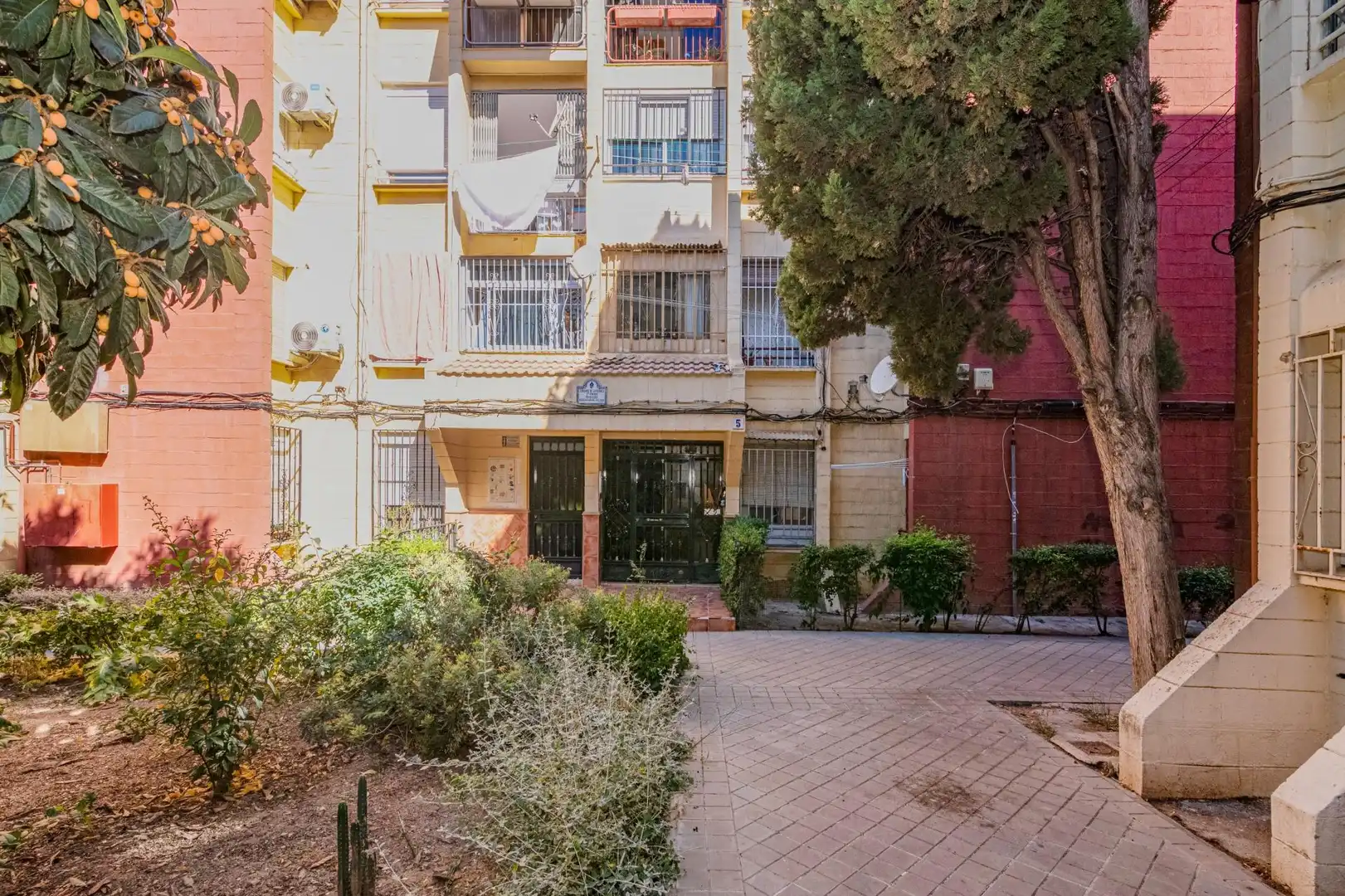 Exterior view of Flat for sale in Granada  with Air Conditioner, Private garden and Terrace
