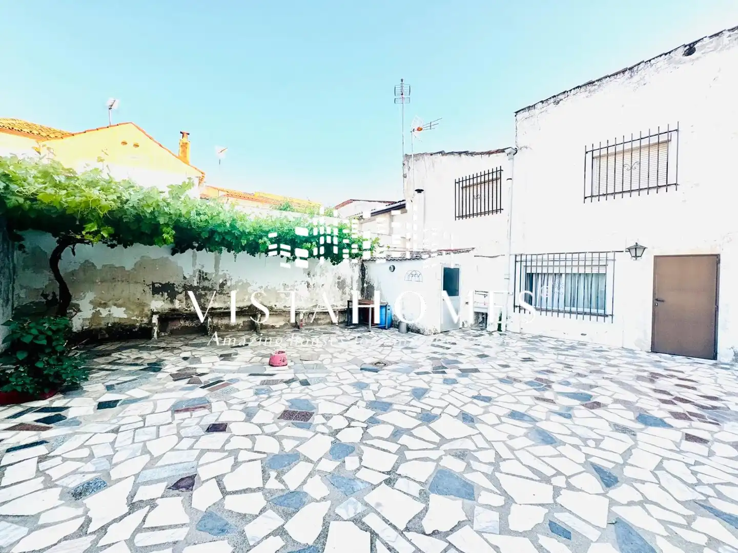 Vista exterior de Casa adosada en venta en Chinchón con Calefacción, Jardín privado y Terraza
