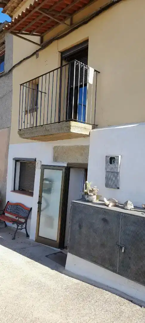 Vista exterior de Casa adosada en venda en Artesa de Segre amb Balcó