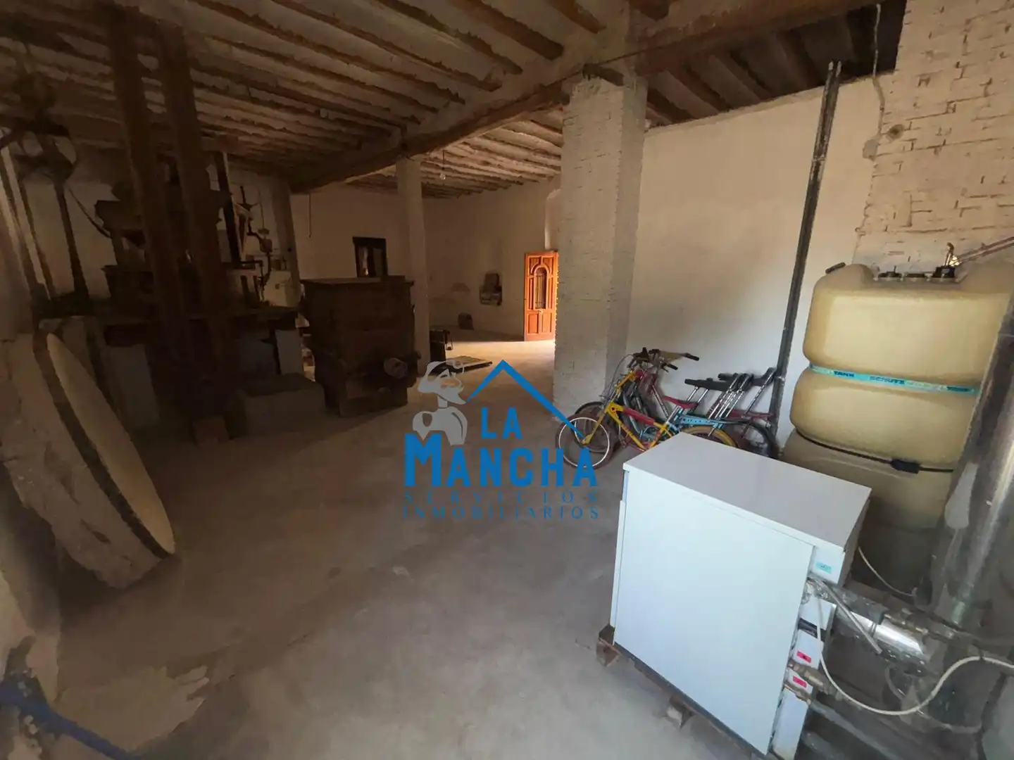 Casa o chalet en venta en Hoya-Gonzalo con Calefacción, Jardín privado y Amueblado