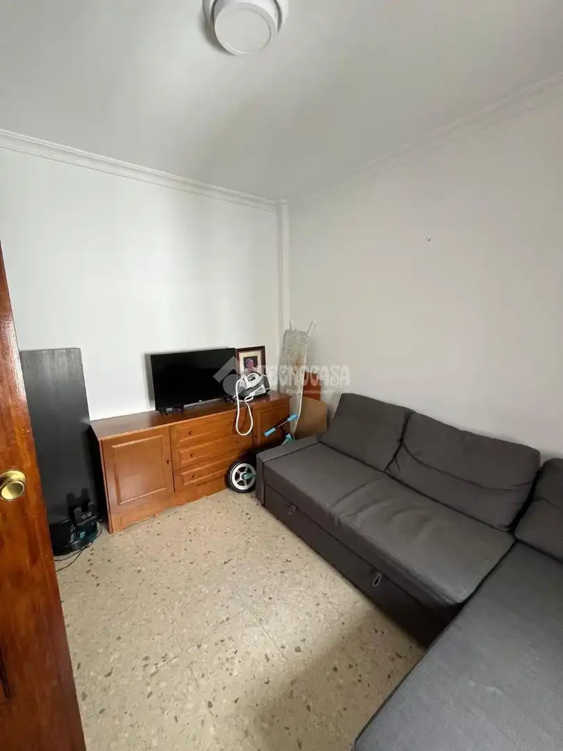 Sala de estar de Piso en venta en Sevilla con Calefacción, Terraza y Amueblado