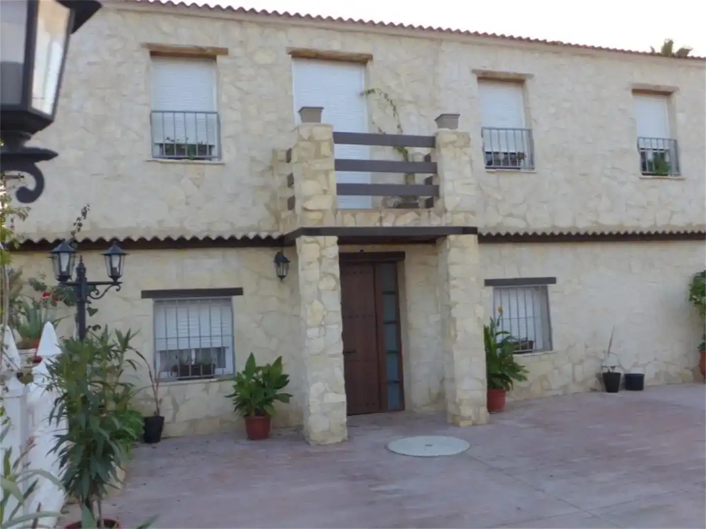 Vista exterior de Casa adosada en venta en Cabra con Jardín privado, Trastero y Piscina