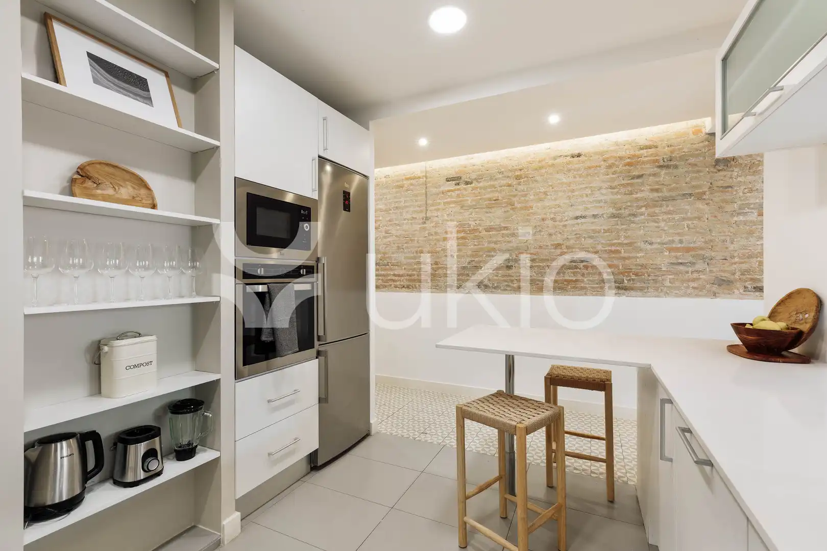 Cuina de Apartament de lloguer en Barcelona amb Aire condicionat, Calefacció i Moblat