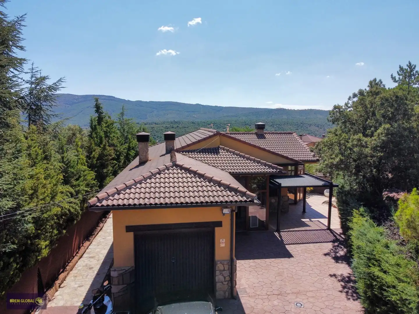 Vista exterior de Casa o xalet en venda en El Berrueco amb Calefacció, Jardí privat i Alarma